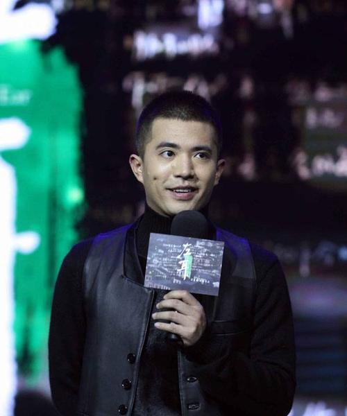 男人左耳烫，猜猜原因是什么？（揭秘男性左耳烫背后的意义与影响）