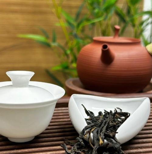 茶叶的寿命究竟有多久？（探讨茶叶保鲜、保存以及适宜饮用的关键）